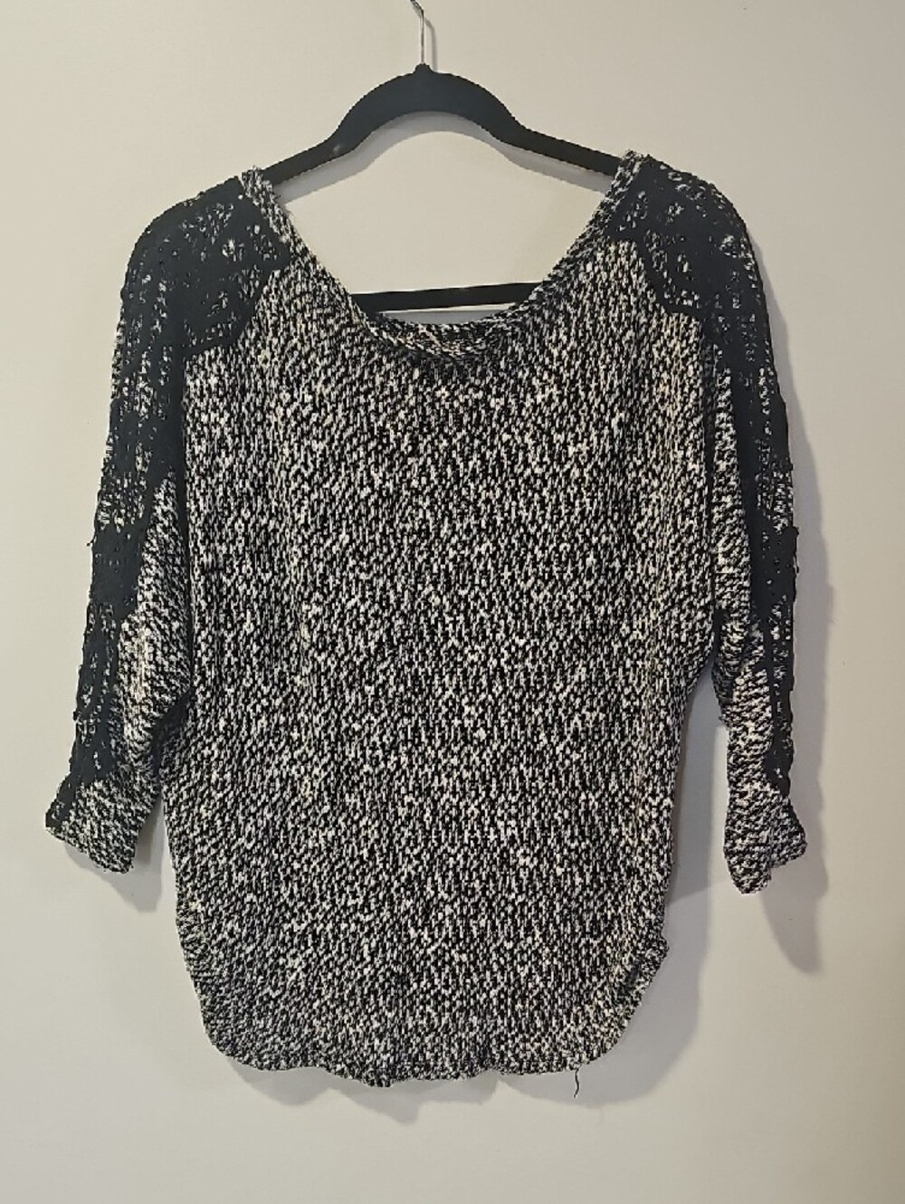 Black & White Knit Pullover Blouse - Picture 2 of 3